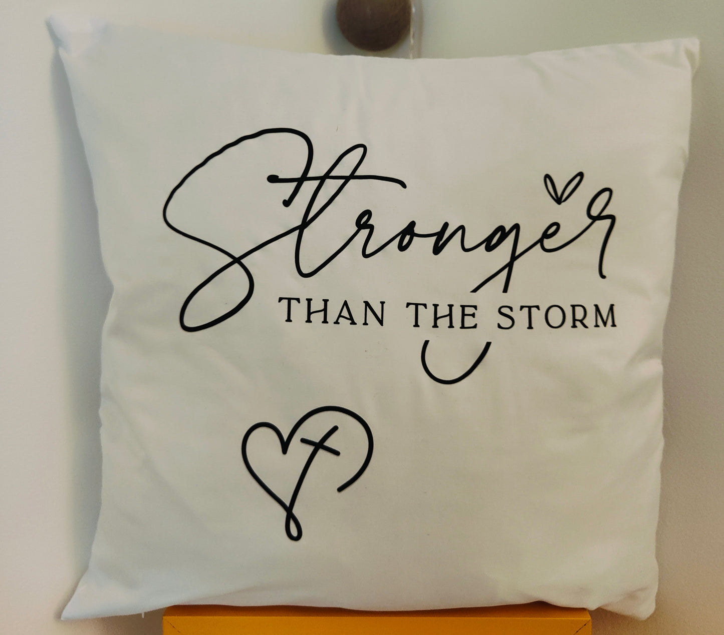 Coussin "Stronger than the Storm"