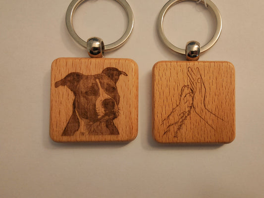 Porte-clés en bois gravé – Chiens