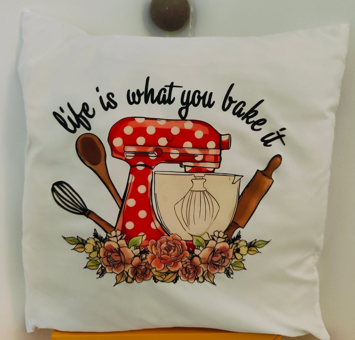 Coussin "Life is what you bake it"