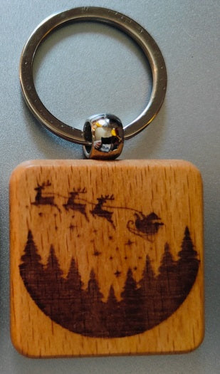Porte-clés en bois gravé – Thème Noël - Père Noël avec rennes