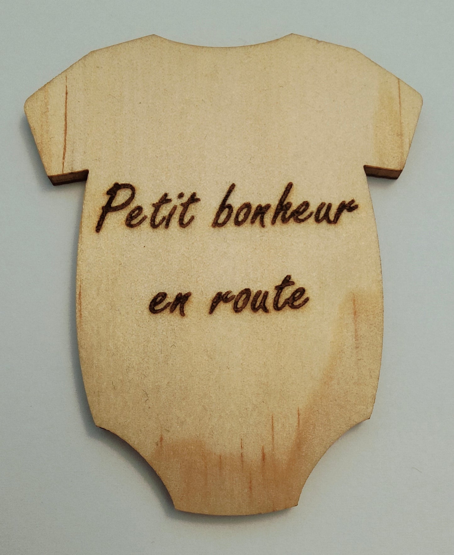Annonce grossesse - body en bois - Petit bonheur en route